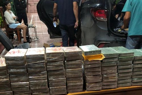 Bắt quả tang 5 đối tượng vận chuyển trái phép 100 bánh heroin