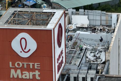 Lotte Mart quận 7 tháo dỡ gần 500 m2 xây không phép