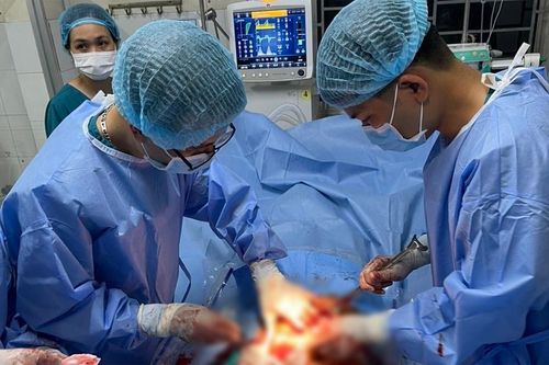 Hai bệnh viện hợp sức cứu mẹ con sản phụ bị suy hô hấp nặng