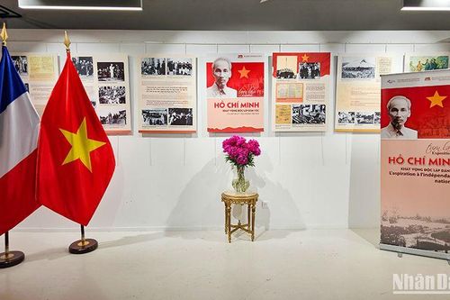 Triển lãm 'Chủ tịch Hồ Chí Minh - Khát vọng giải phóng dân tộc' tại Paris