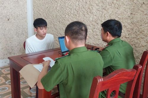 Khẩn trương bắt giữ đối tượng dùng dao đe dọa nhân viên để cướp điện thoại