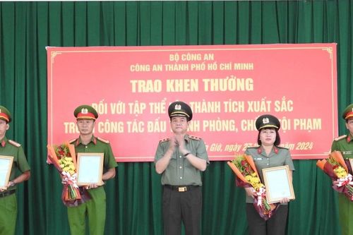 Khen thưởng 4 tập thể phá vụ án cô gái bị sát hại giấu xác trong vali