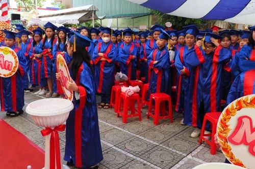 Xúc động lễ tri ân và trưởng thành của học sinh lớp 5