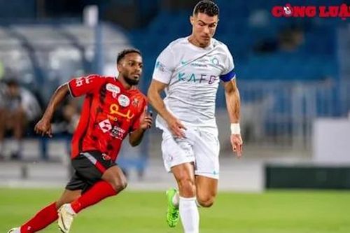 Ronaldo tiến sát thêm một danh hiệu cá nhân