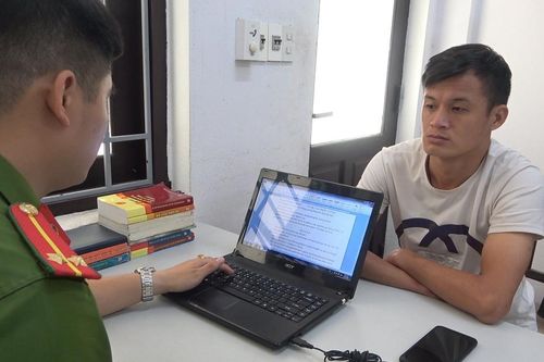 Bắt đối tượng đột nhập công sở trộm cắp