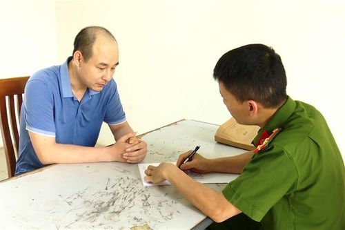 Bắt 2 đối tượng giả mạo dân buôn để chiếm đoạt tiền hàng