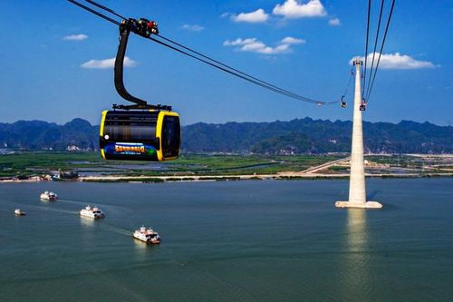 Vé cáp treo đi Cát Bà giảm 50% sau sự cố phà tràn nước
