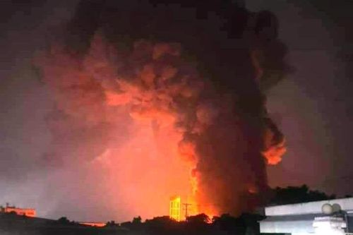 Cháy lớn, hàng nghìn m2 nhà xưởng bị thiêu rụi