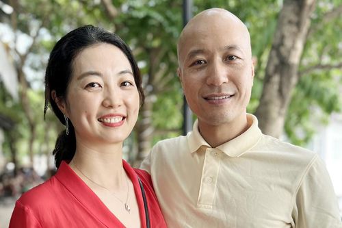 Nhạc trưởng bỏ mức lương cao, đưa vợ đẹp người Trung Quốc về Việt Nam làm việc là ai?