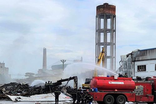 Hỏa hoạn thiêu rụi nhà xưởng rộng hàng nghìn m2 ở Ninh Bình