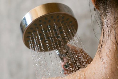 Thói quen tắm nhiều lần trong ngày có gây hại da?