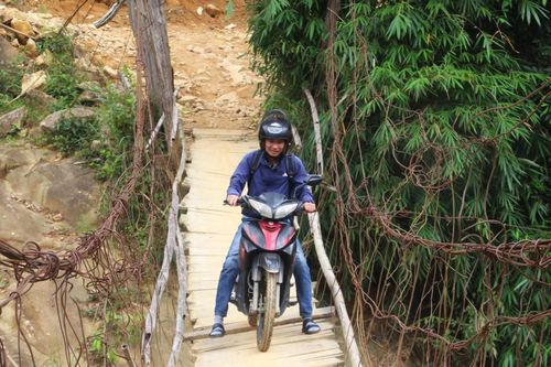 Tạm dừng xây trường học và cầu treo dân sinh do chồng lấn địa giới hành chính