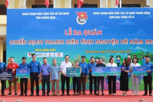 Thư viện điện tử vùng cao đến với thầy trò tỉnh Quảng Bình