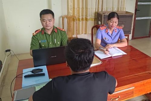 Phê chuẩn khởi tố đối tượng giao cấu với người từ đủ 13 tuổi đến dưới 16 tuổi