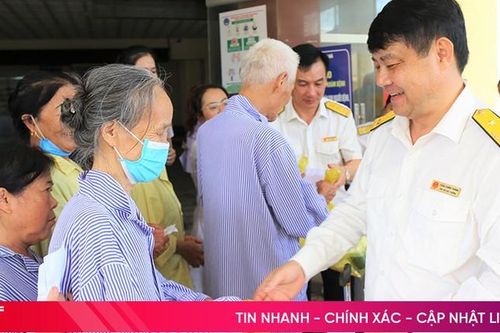 Trao tặng hơn 250 suất cơm cho bệnh nhân nghèo