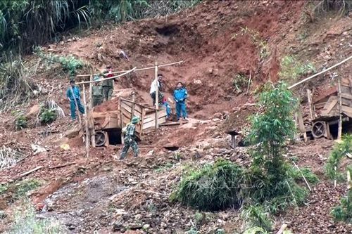 Người dân phản đối dự án đầu tư khai thác quặng vàng gốc tại Nghệ An
