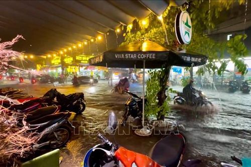 TP Hồ Chí Minh: Ngập nặng nhiều tuyến đường sau cơn mưa như trút nước