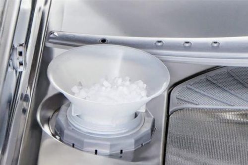 Muối cho máy rửa bát khác gì muối thường? Tại sao lại phải dùng?