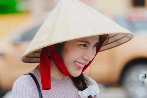 Trước khi muốn đi tu, Thủy Tiên từng mong 'bị lấy hết tài sản, sống trong nghèo khó'