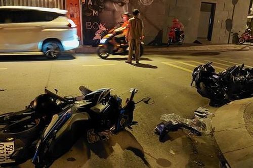 TPHCM: Nữ tài xế taxi công nghệ tông hàng loạt xe máy đang lưu thông khiến nhiều người bị thương