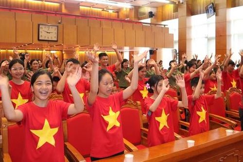 Bộ Công an: Dạy con đỡ đầu, trẻ mồ côi kỹ năng phòng tránh bị xâm hại, an toàn trên không gian mạng