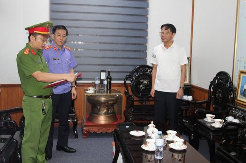 Bắt giam nhiều cán bộ thị xã Cửa Lò