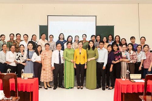 Bồi dưỡng kiến thức, kỹ năng chuyên sâu thực hiện công tác Hội Liên hiệp Phụ nữ theo mô hình mới