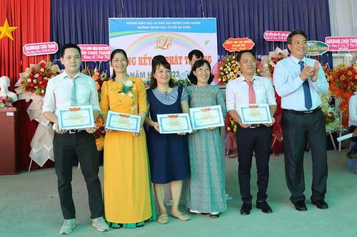 Bí thư Huyện ủy Châu Thành Lê Phước Dũng dự Lễ tổng kết năm học 2023-2024, tại Trường THCS An Châu