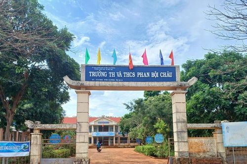 Trường TH và THCS Phan Bội Châu 'giam' tiền thừa giờ của giáo viên