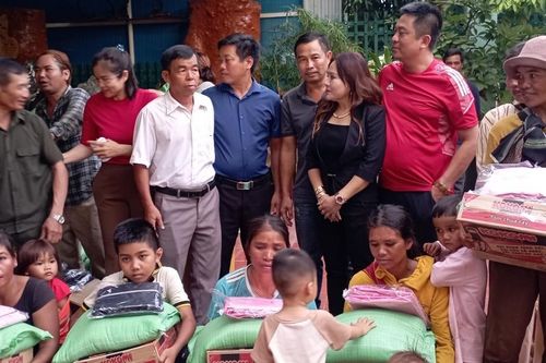Tặng hơn 480 suất quà cho người nghèo huyện Chư Sê, Kông Chro