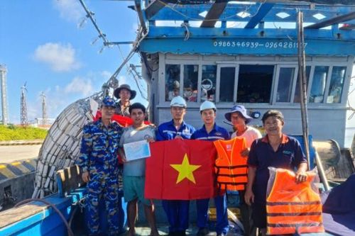 Trường Sa kiên cường nơi đầu sóng - Kỳ 2: Điểm tựa giữa trùng khơi