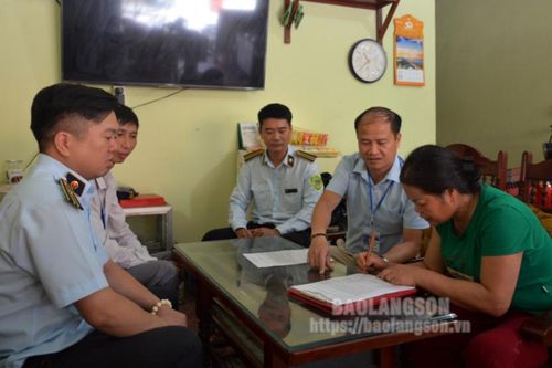 Văn Lãng: Tăng cường xử lý vi phạm hành lang an toàn giao thông