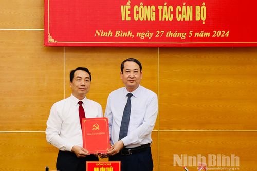 Văn phòng Tỉnh ủy công bố Quyết định của Ban Thường vụ Tỉnh ủy về công tác cán bộ