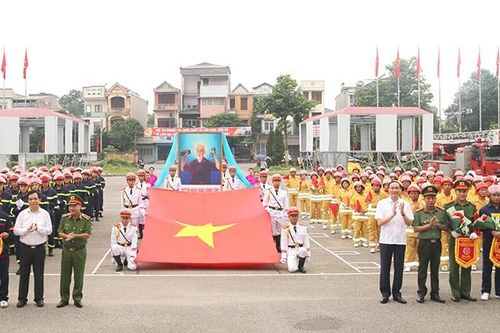 Hội thi nghiệp vụ chữa cháy và cứu nạn, cứu hộ 'Tổ liên gia an toàn phòng cháy, chữa cháy'
