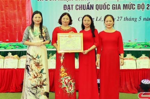 Trường mầm non Chiềng Lề đón Bằng công nhận đạt chuẩn quốc gia mức độ 2