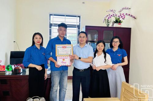 Biểu dương học sinh cứu người có ý định tự tử