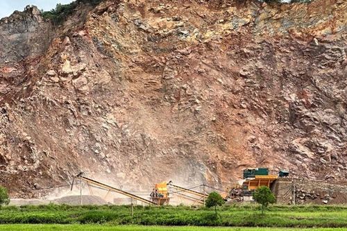 Ninh Bình: Xử lý nghiêm những tồn tại, vi phạm đối với các mỏ đất, đá
