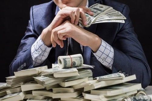 Nhóm người giàu nhất thế giới không ham cổ phiếu hay tiền ảo