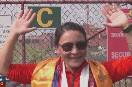 Một phụ nữ Nepal lập kỷ lục leo đỉnh Everest