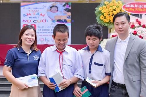 MB Ageas Life và MB Bank trao học bổng ý nghĩa