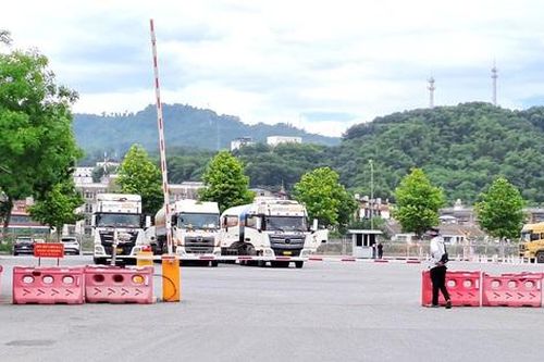 Triệu tập đối tượng đòi thu phí 500 nghìn đồng/lượt xe khi thông quan Cửa khẩu Kim Thành