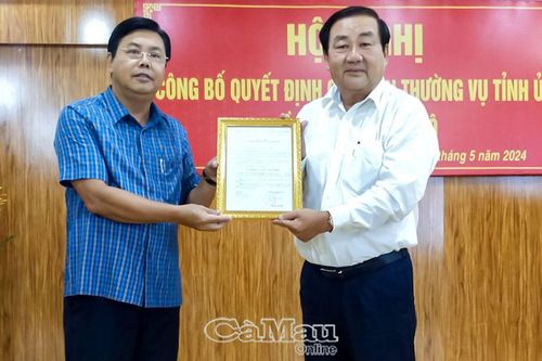 Đồng chí Trần Văn Hiện, Chủ tịch Ủy ban MTTQ Việt Nam tỉnh Cà Mau nghỉ hưu theo quy định