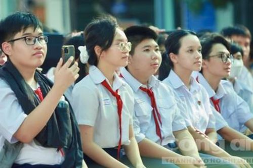 Phụ huynh xúc động khi nghe các con... trải lòng trong ngày tốt nghiệp