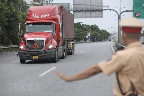Lái xe container cần bằng hạng gì?
