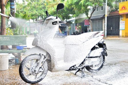 Có nên rửa xe máy thường xuyên?