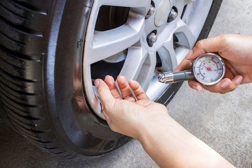 Cách kiểm tra lốp xe để không bị nổ trên cao tốc