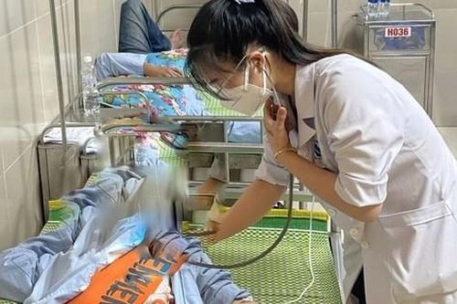 Tin mới nhất vụ nhiều người nhập viện sau bữa cỗ cưới có tiết canh dê