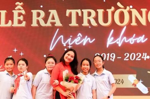 Lễ ra trường đầy cảm xúc của học sinh Khối 5 trường Tiểu học CLC Tràng An