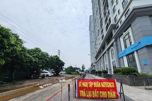 Vì sao người dân rào đường sát chung cư Hateco Apollo Xuân Phương?