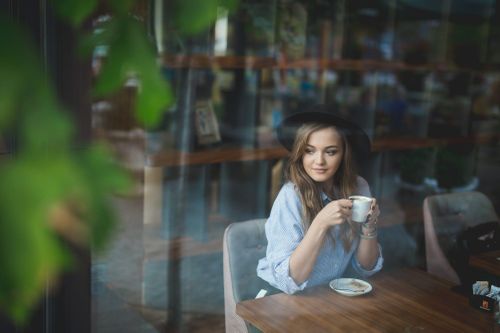 Chàng trai phải lòng cô gái hướng nội nhờ xem mắt